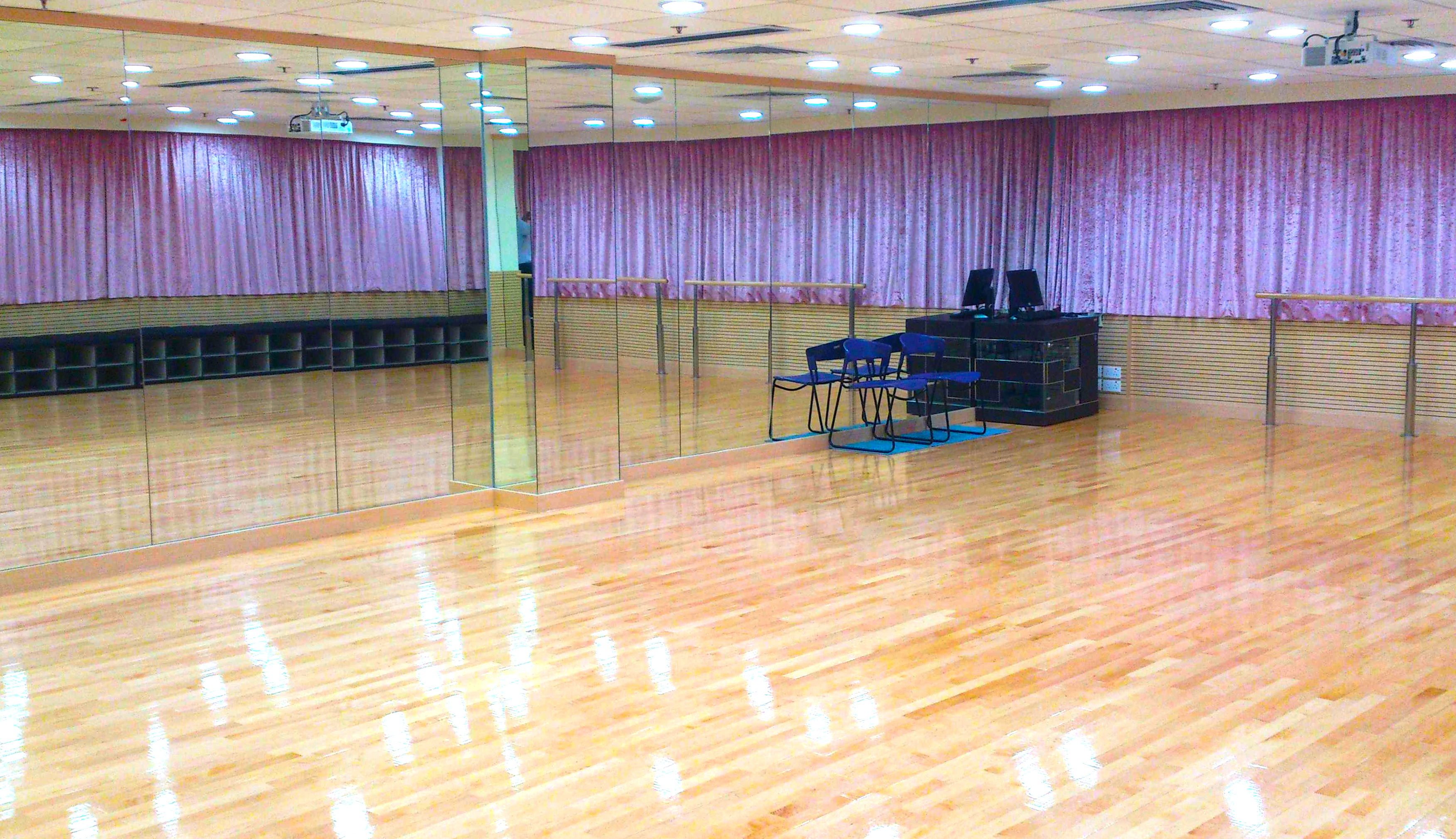 於持續教育大樓增設美術室和健身室，並在思齊樓增設舞蹈室。